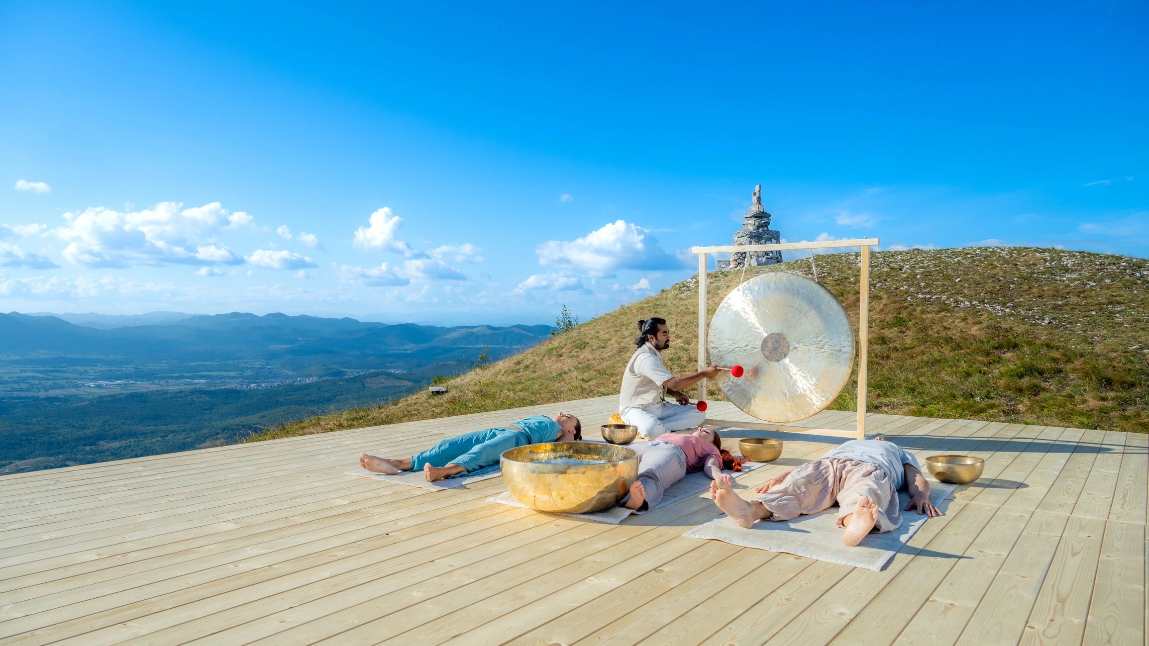 Sound healing session with a gong in a calm group setting